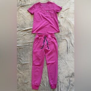 FIGS Scrub Set - Bright Fuchsia Catarina Top (S) + Zamora Joggers (XS)